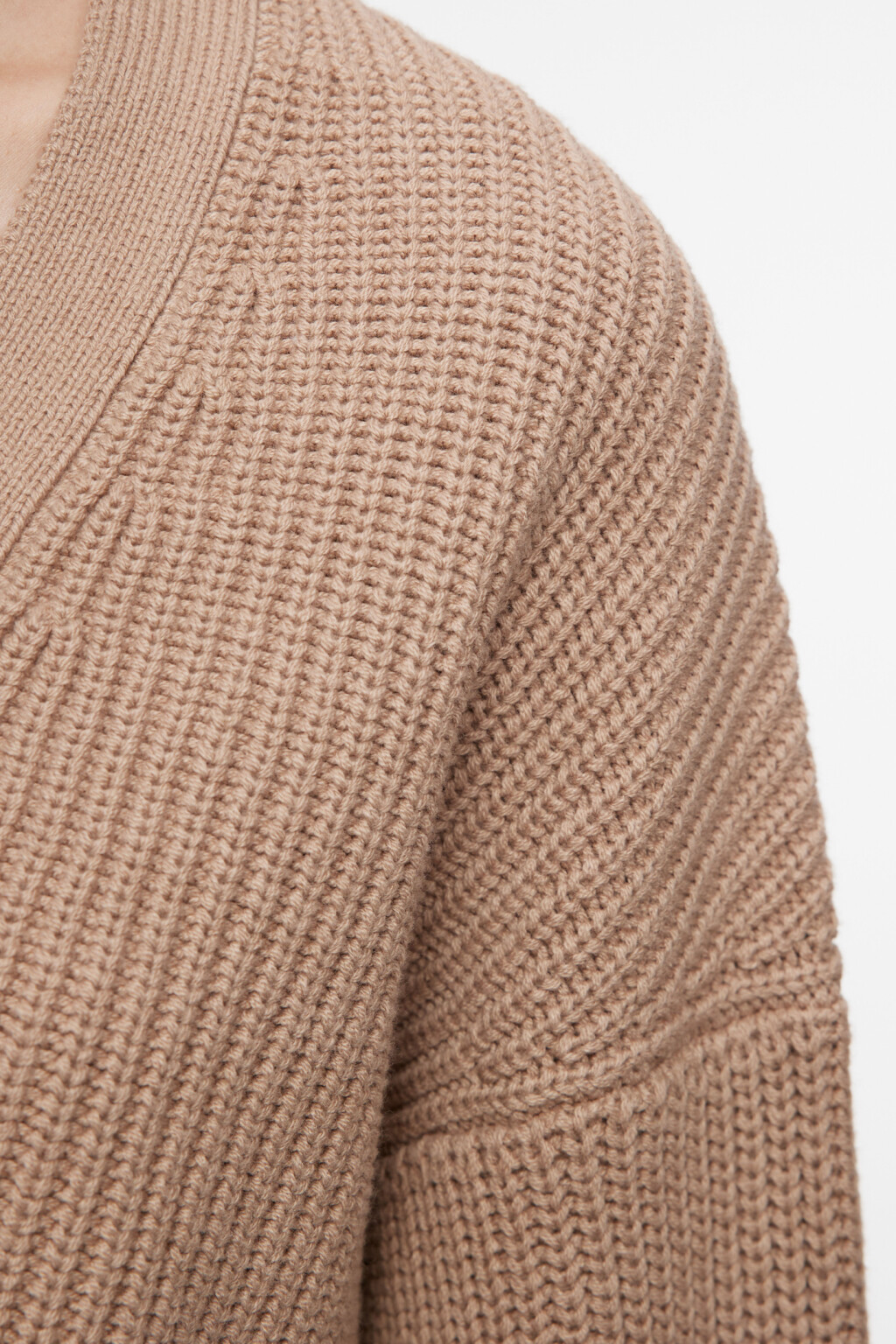 Кардиган oversize укороченный вязаный на пуговицах - цвет бежевый - 6