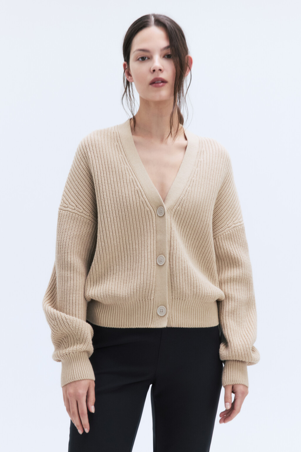 Кардиган на пуговицах вязаный в рубчик - цвет бежевый - 2