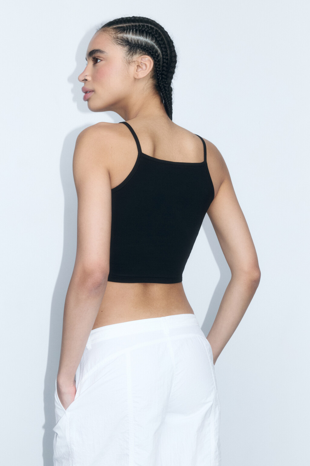 Майка-топ хлопковая на тонких бретельках - цвет черный - 4