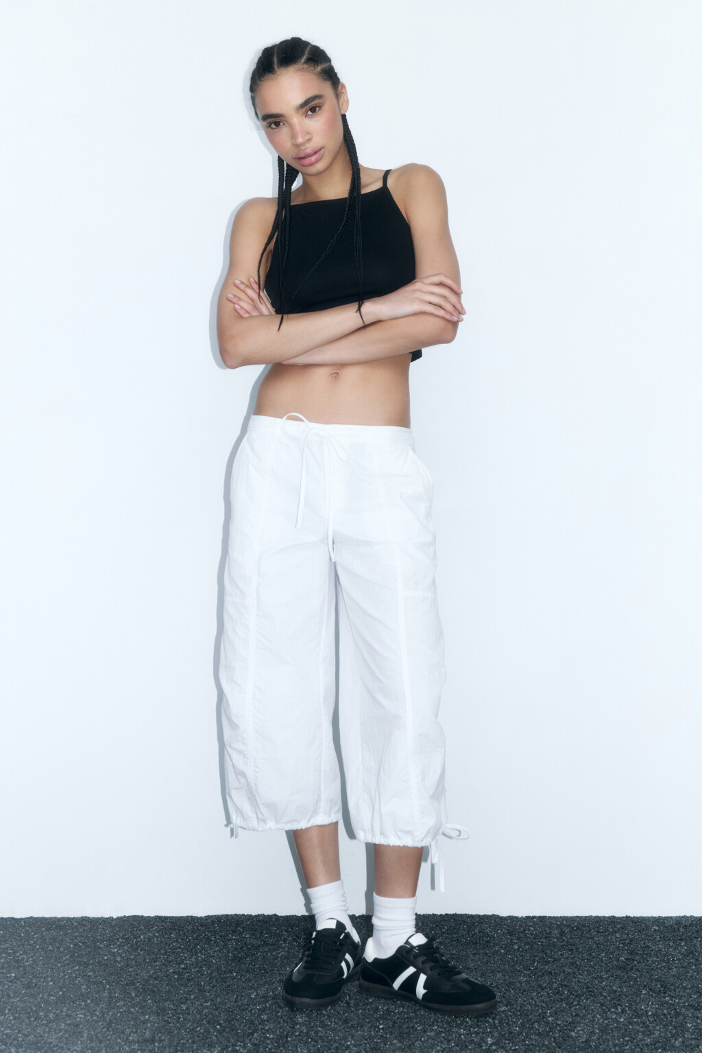 Майка-топ хлопковая на тонких бретельках - цвет черный - 5