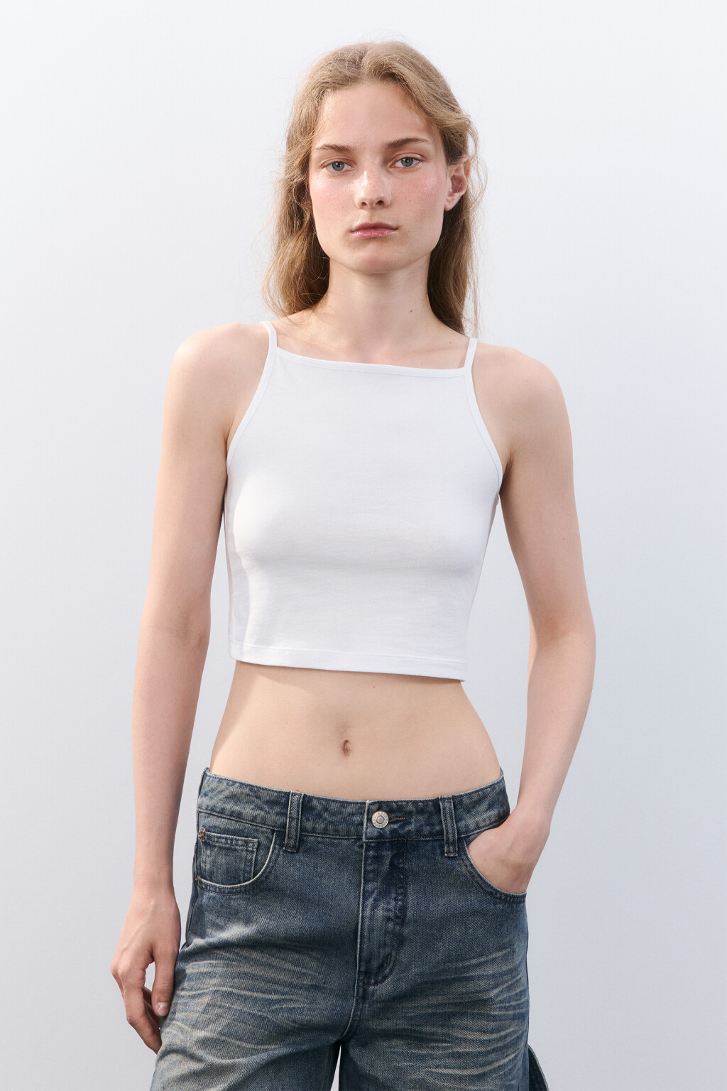 Майка-топ на тонких бретельках - цвет белый - 2