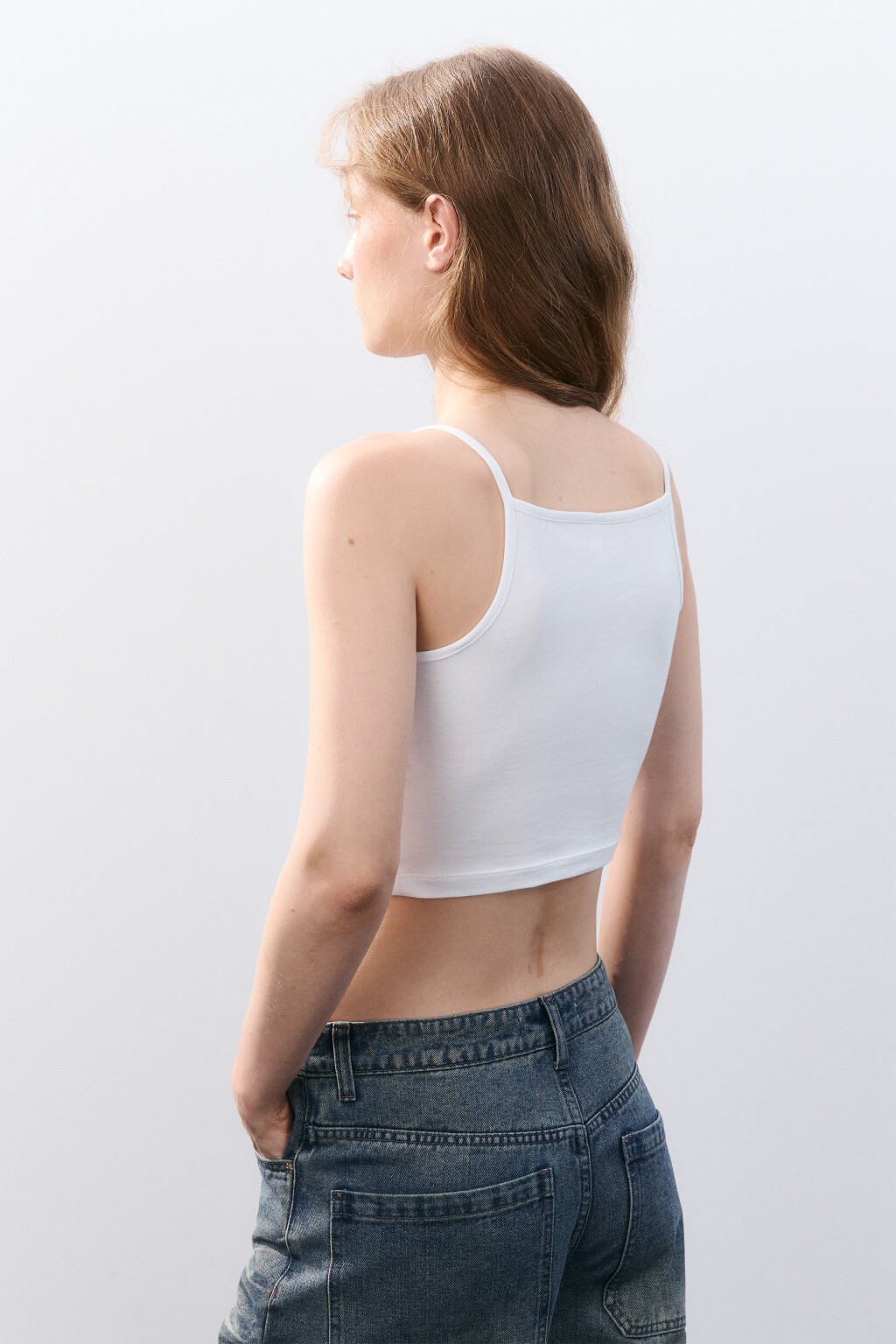 Майка-топ на тонких бретельках - цвет белый - 3