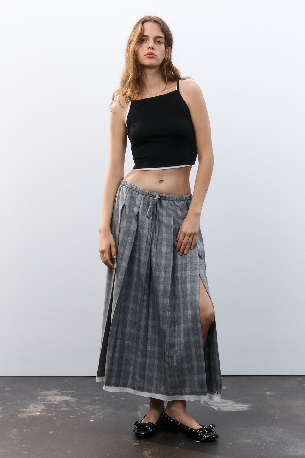 Майка-топ на тонких бретельках - цвет черный - 4