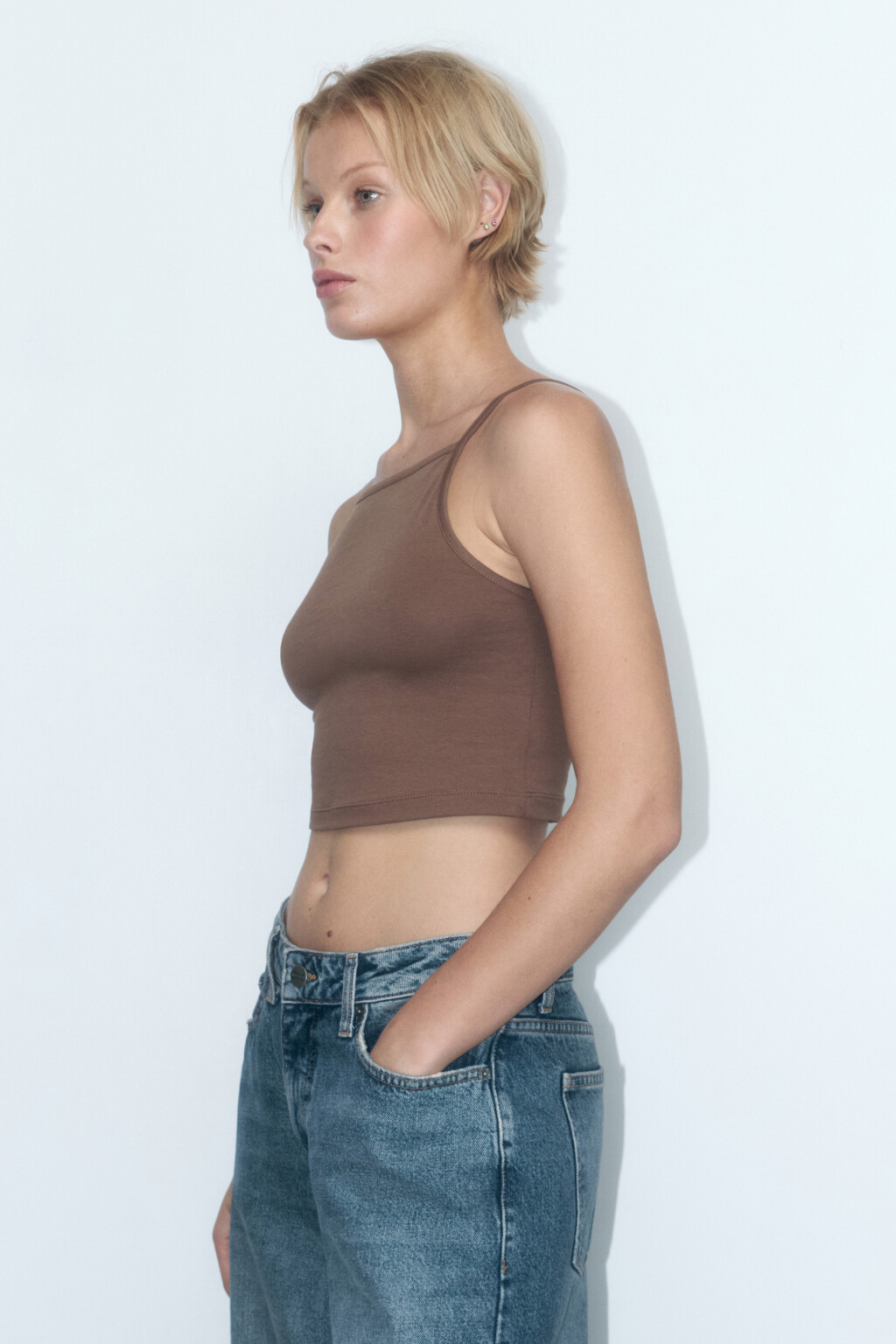 Майка-топ хлопковая на тонких бретельках - цвет коричневый - 3