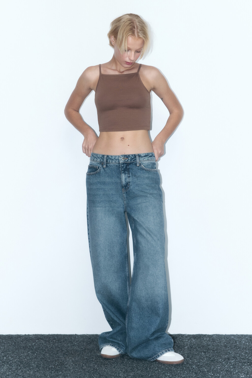 Майка-топ хлопковая на тонких бретельках - цвет коричневый - 5