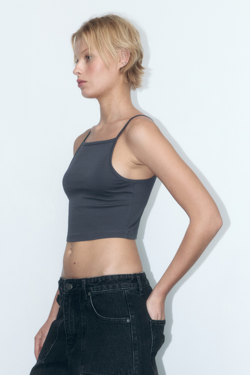 Майка-топ хлопковая на тонких бретельках - цвет серый - 3