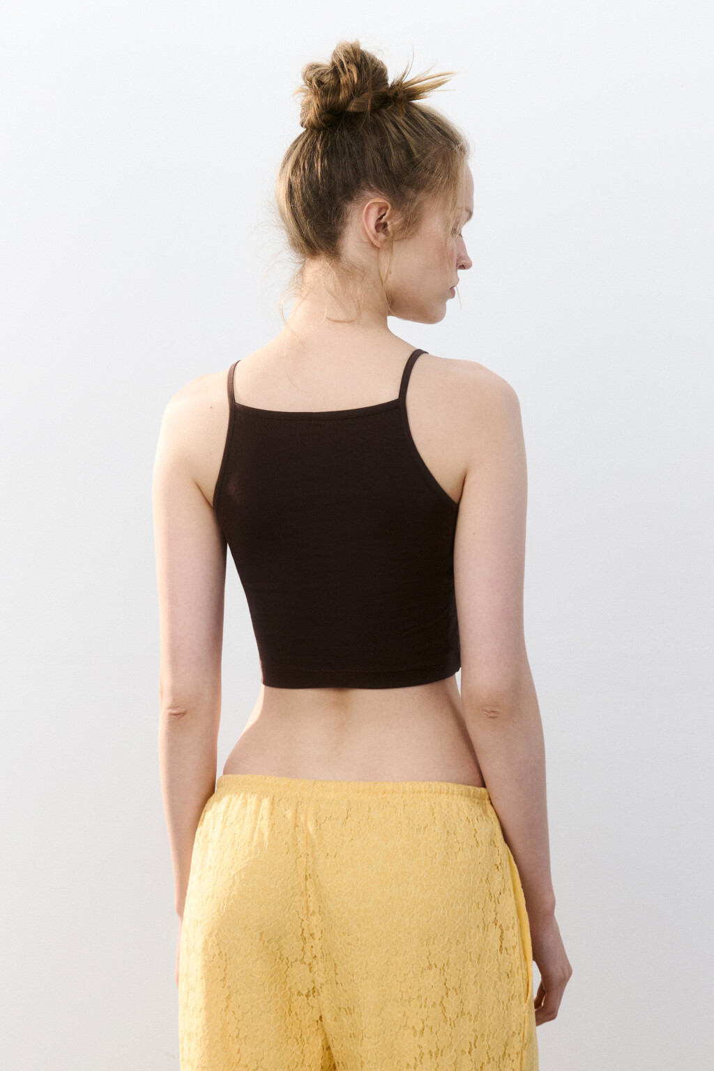 Майка-топ на тонких бретелях - цвет коричневый - 3