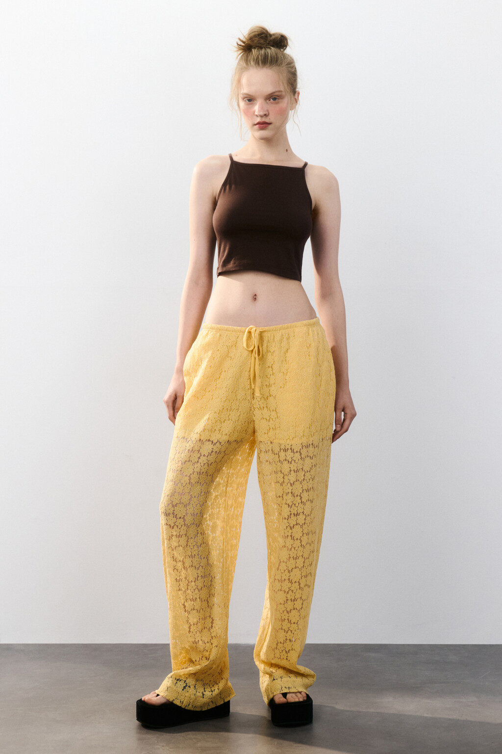 Майка-топ на тонких бретелях - цвет коричневый - 4