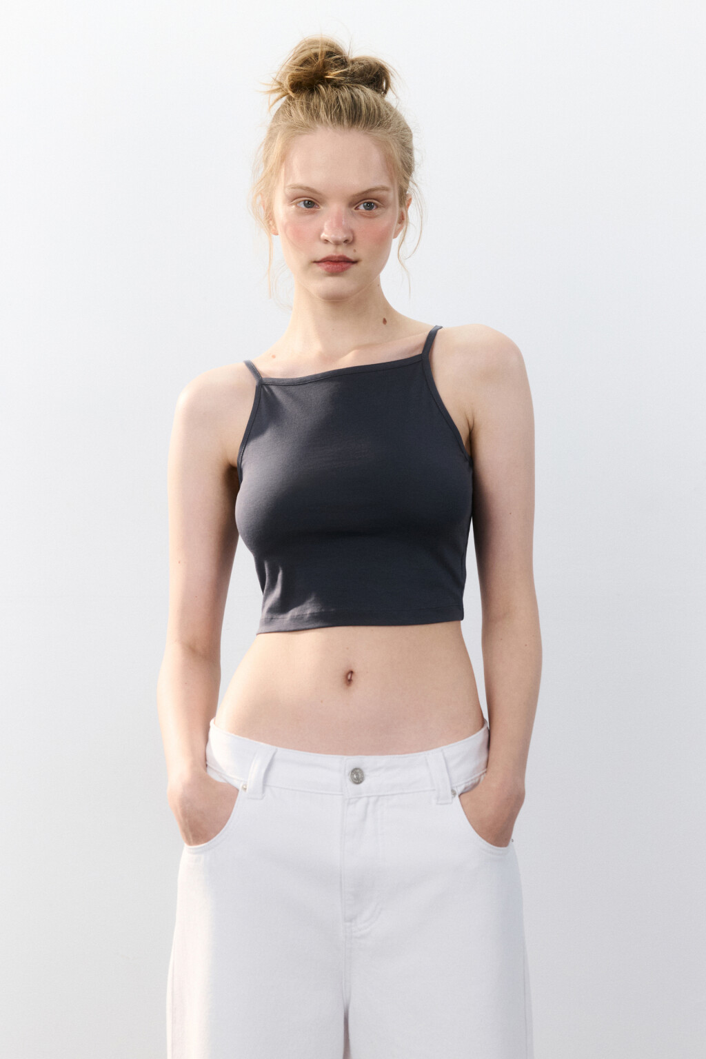 Майка-топ на тонких бретелях - цвет серый - 2