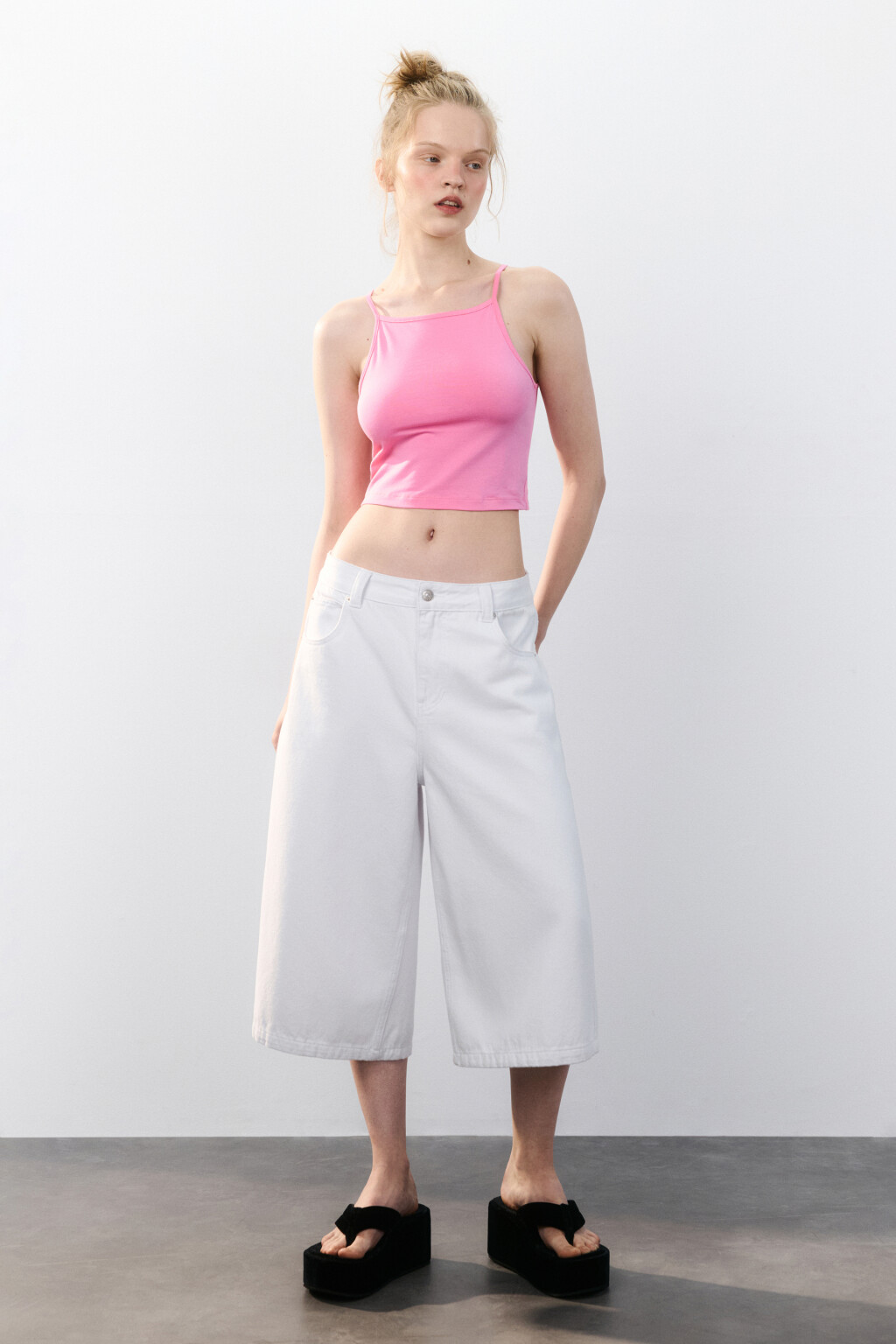 Майка-топ на тонких бретелях - цвет розовый - 4