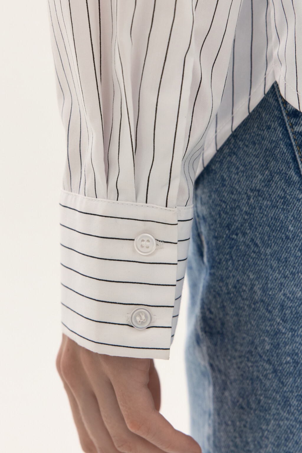 Блузка приталенная в полоску - цвет белый - 6