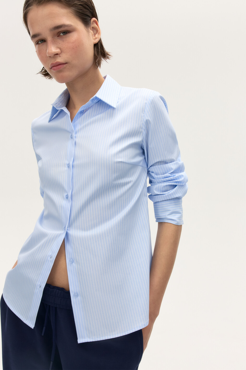 Блузка приталенная в полоску - цвет голубой - 1