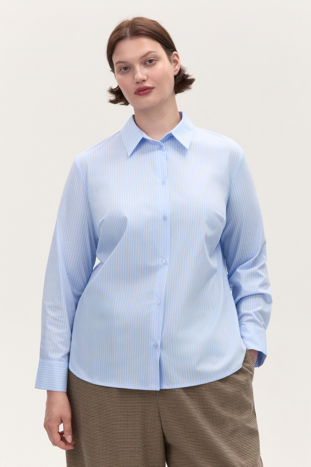 Блузка приталенная с длинными рукавами - цвет голубой - 2