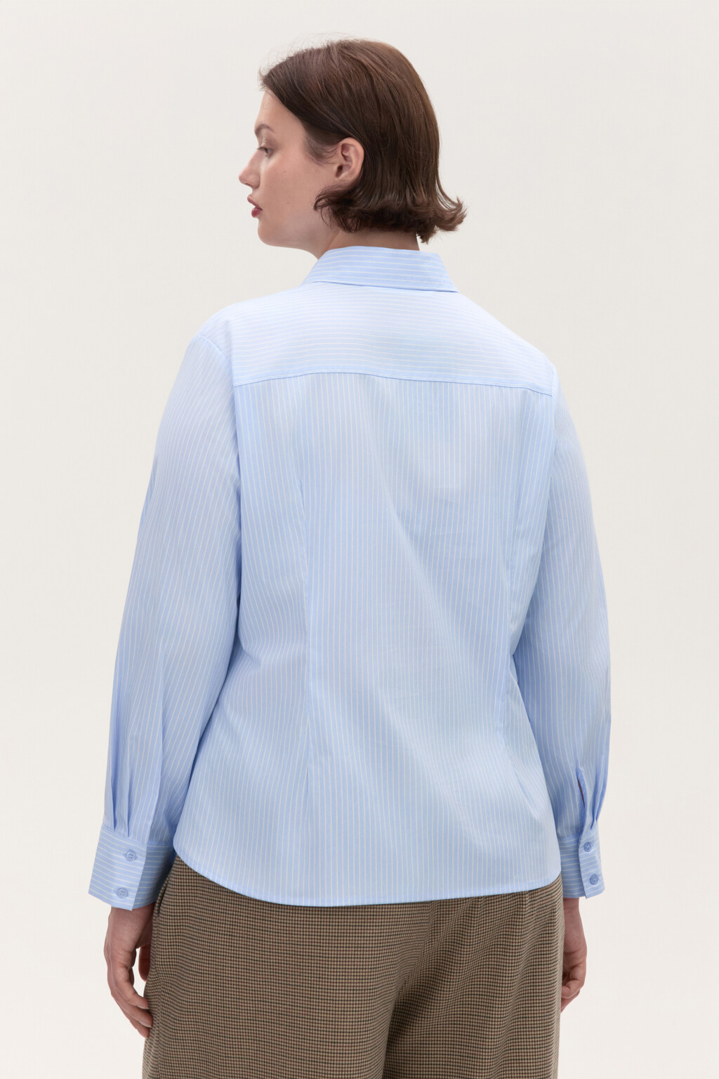 Блузка приталенная с длинными рукавами - цвет голубой - 3