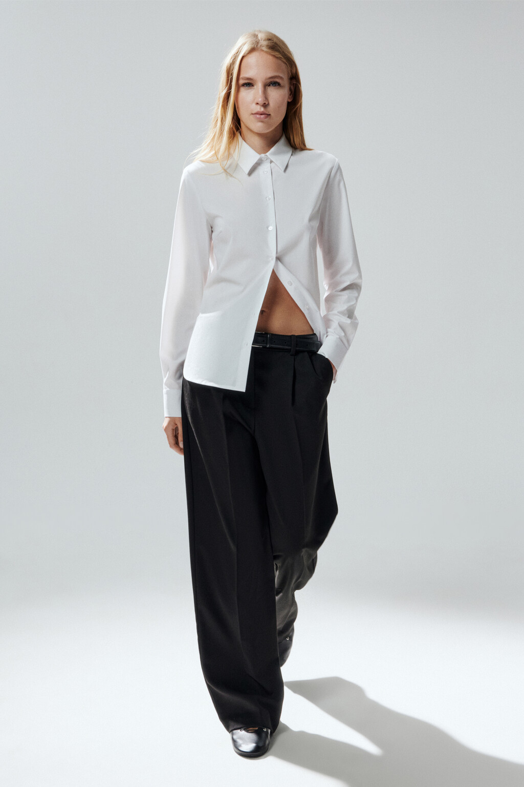 Блузка приталенная с длинными рукавами - цвет белый - 2