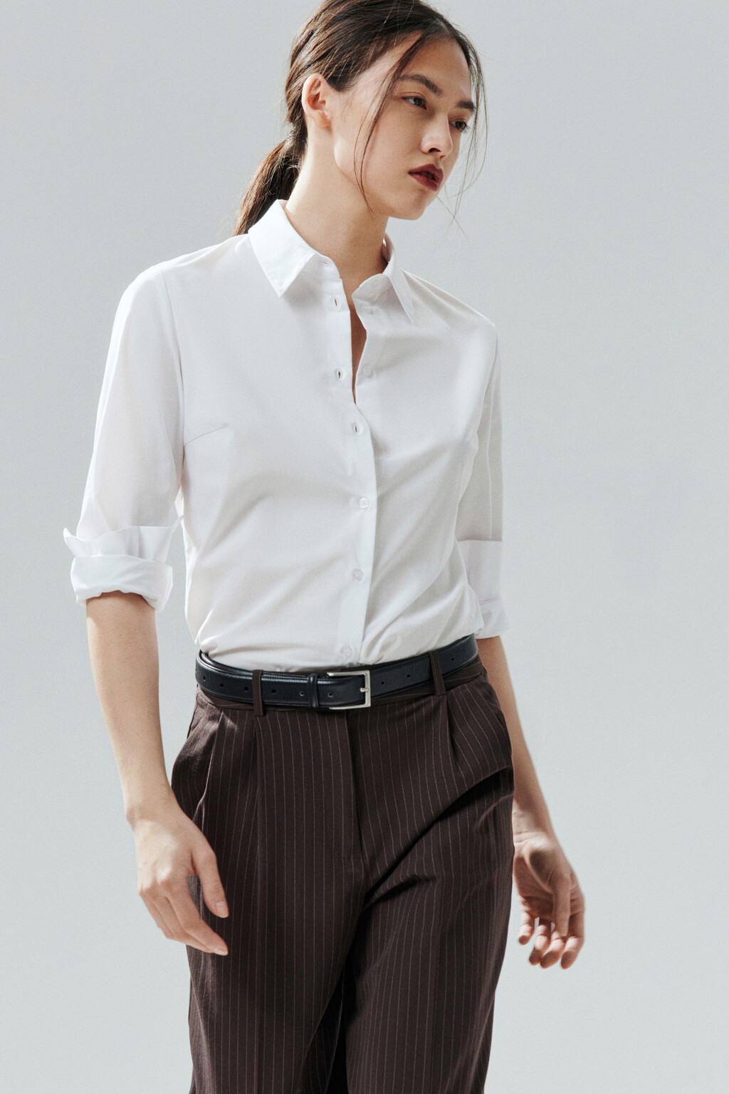 Блузка приталенная с длинными рукавами - цвет белый - 1