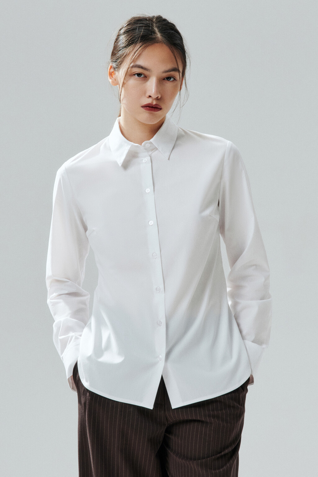 Блузка приталенная с длинными рукавами - цвет белый - 2