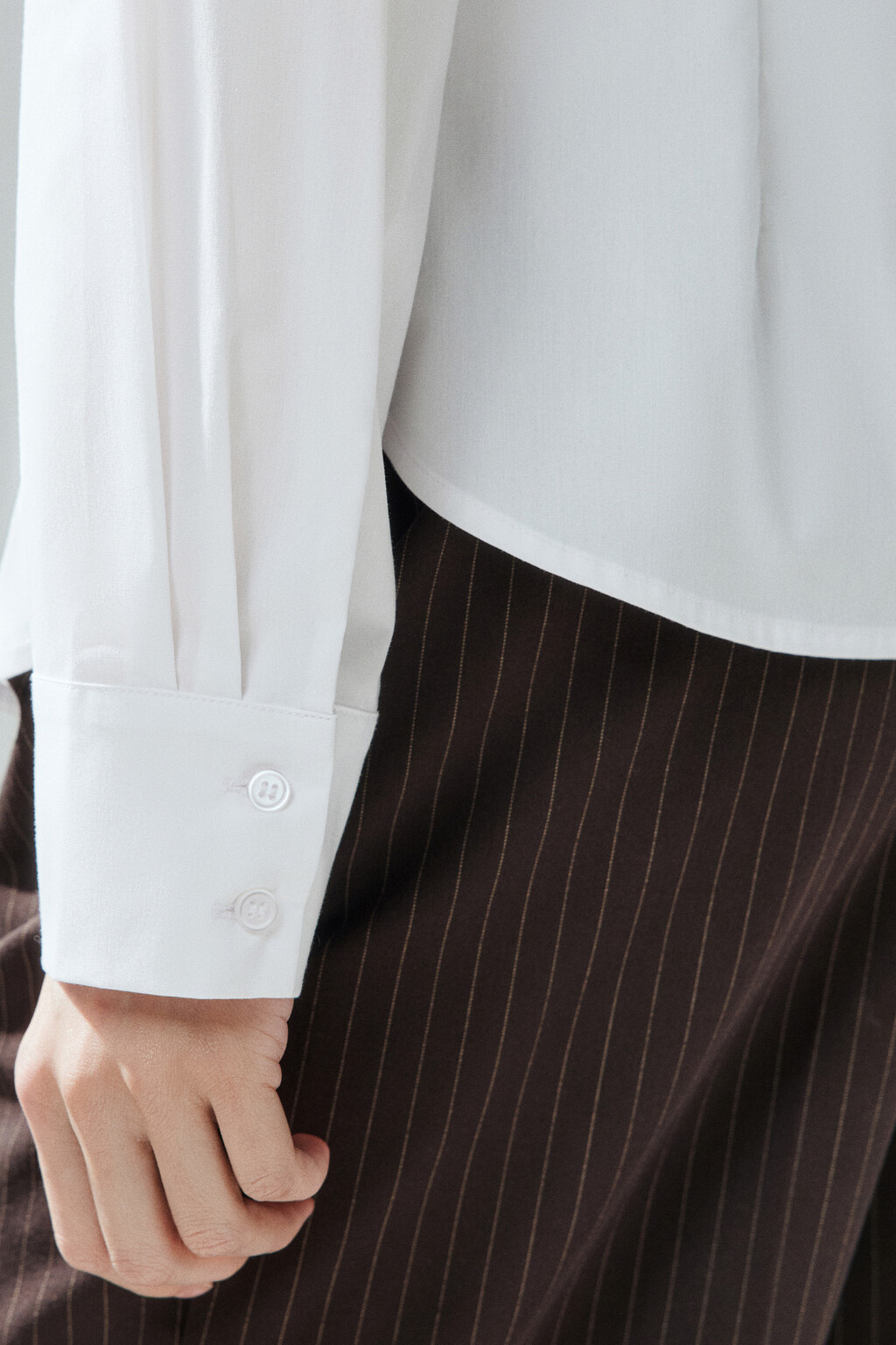 Блузка приталенная с длинными рукавами - цвет белый - 6