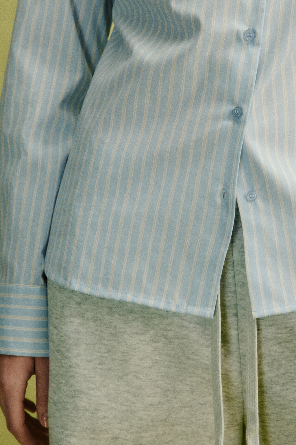 Блузка приталенная в полоску - цвет голубой - 6