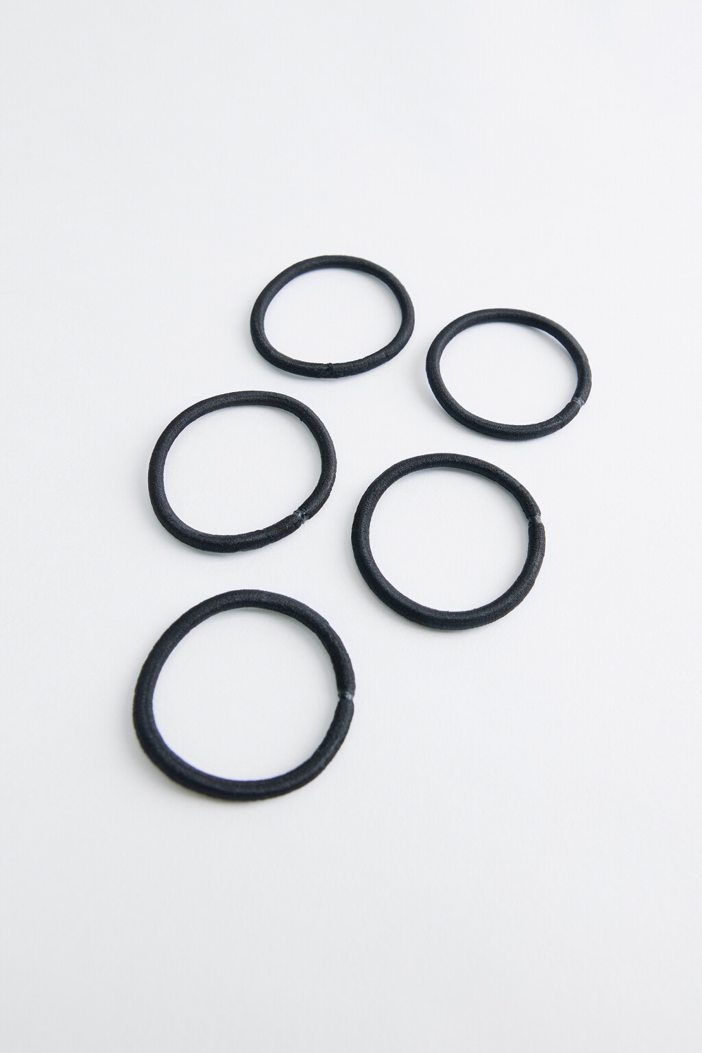 Набор резинок для волос тонких (5 штук) - цвет черный - 2