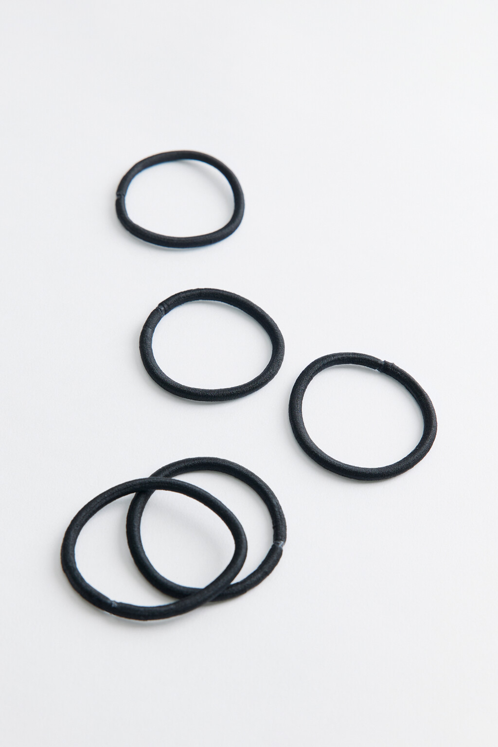 Набор резинок для волос тонких (5 штук) - цвет черный - 3