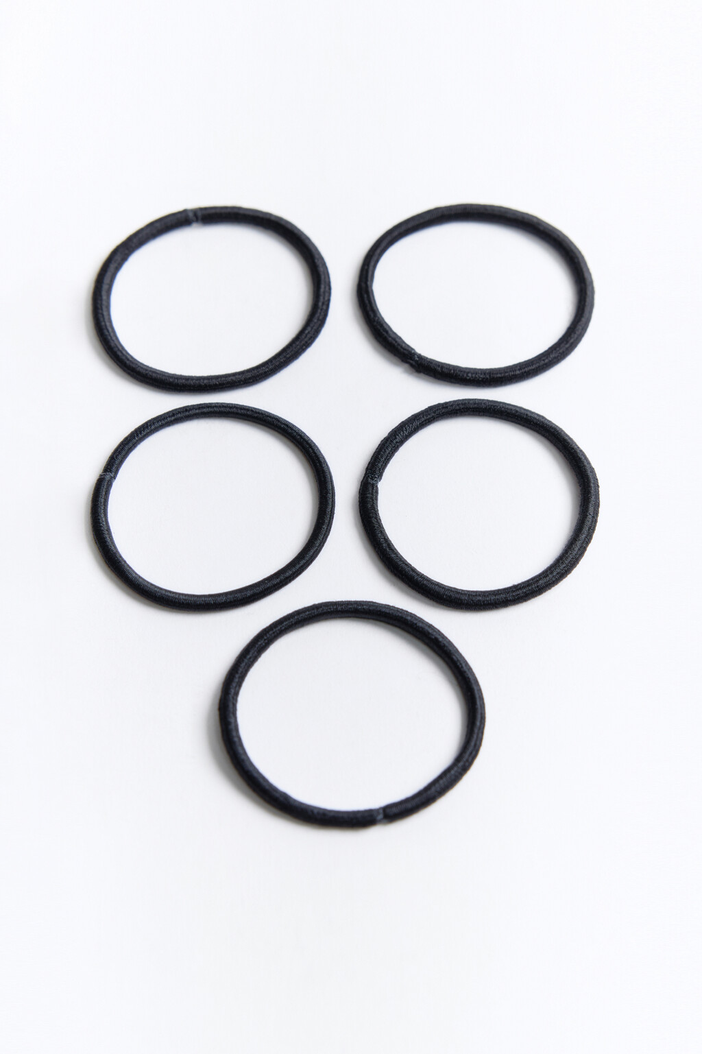 Набор резинок для волос (5 штук) - цвет черный - 1