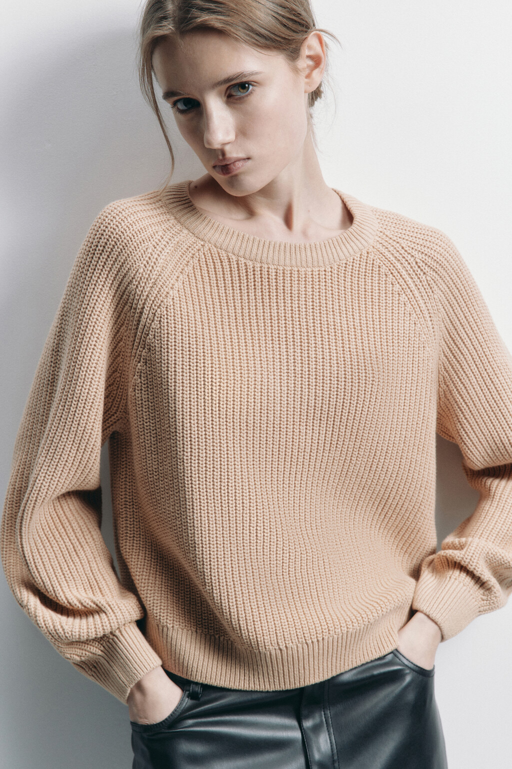 Джемпер вязаный в рубчик с рукавами реглан - цвет бежевый - 1