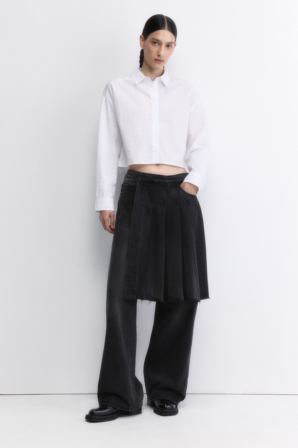 Блузка-рубашка укороченная с крестиками и ноликами - цвет белый - 5