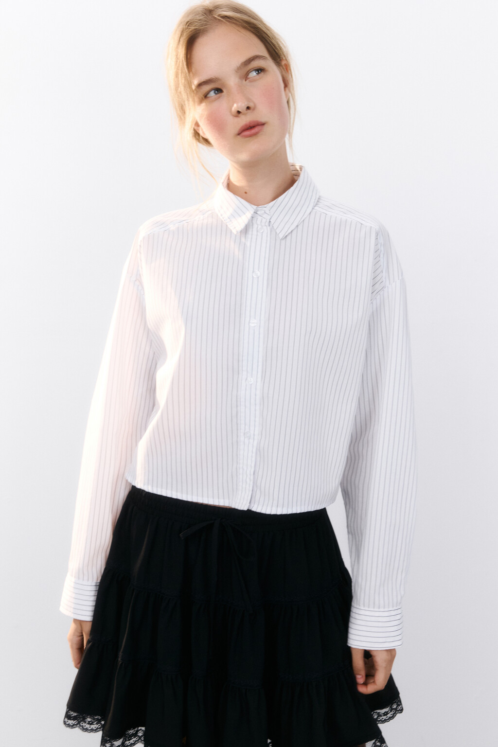 Блузка-рубашка укороченная в полоску - цвет белый - 1