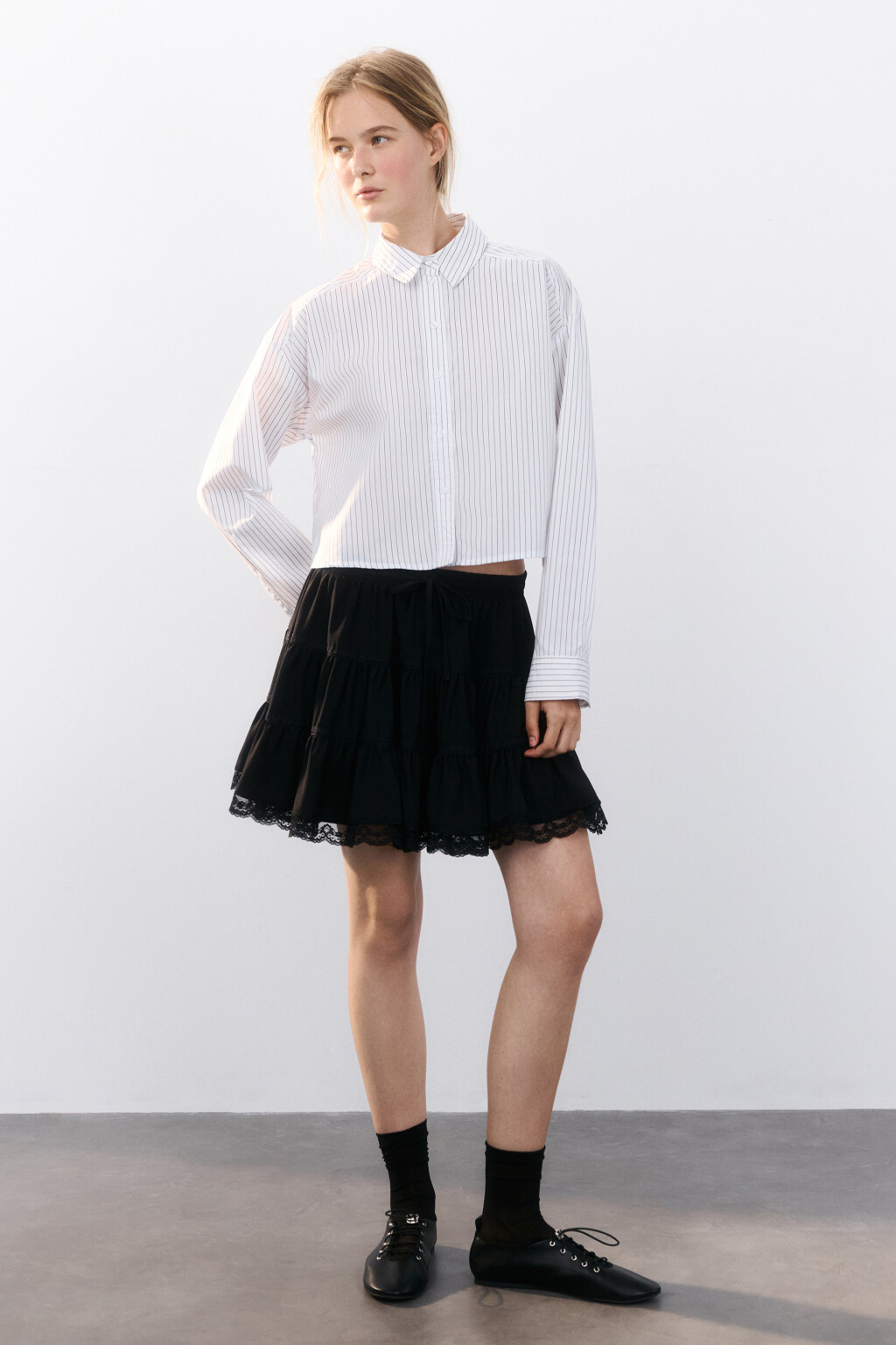 Блузка-рубашка укороченная в полоску - цвет белый - 4