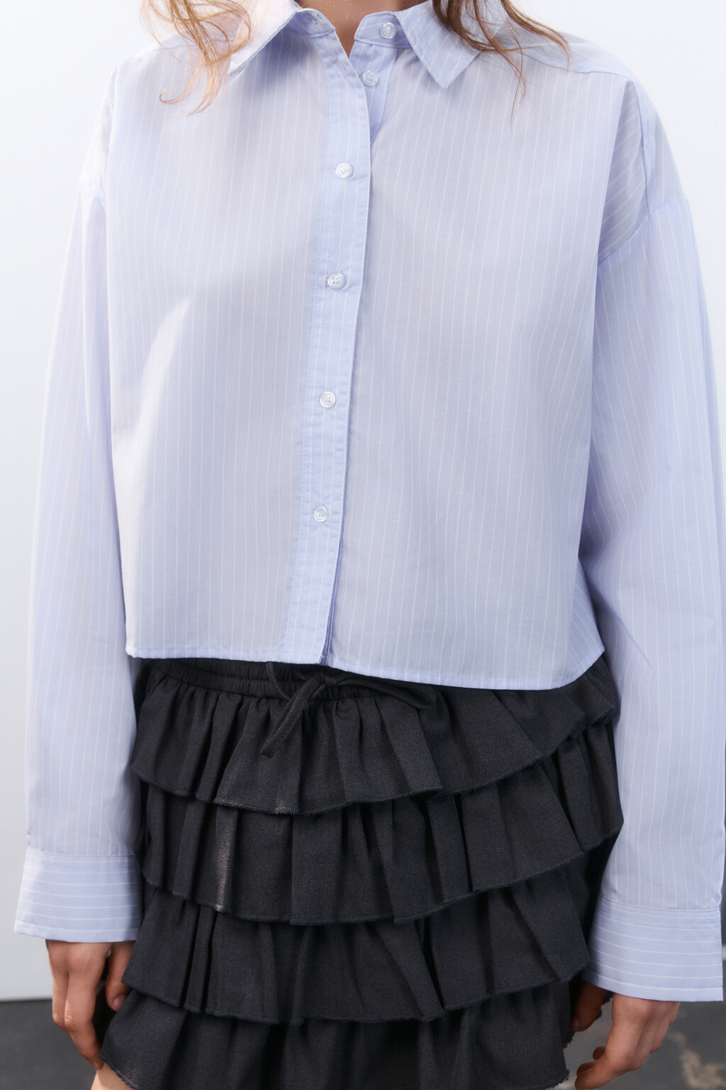 Блузка-рубашка укороченная в полоску - цвет голубой - 6