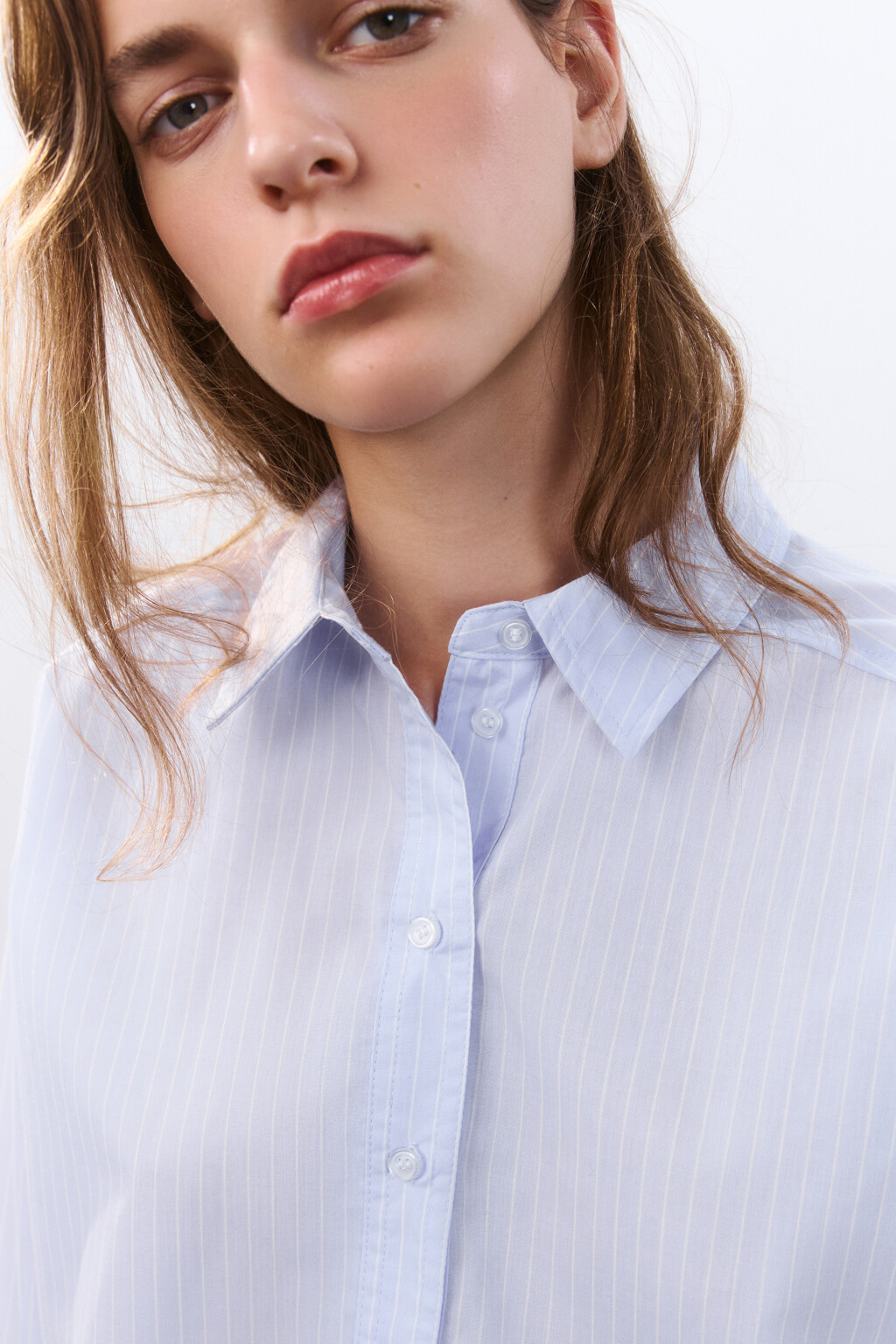 Блузка-рубашка укороченная в полоску - цвет голубой - 7