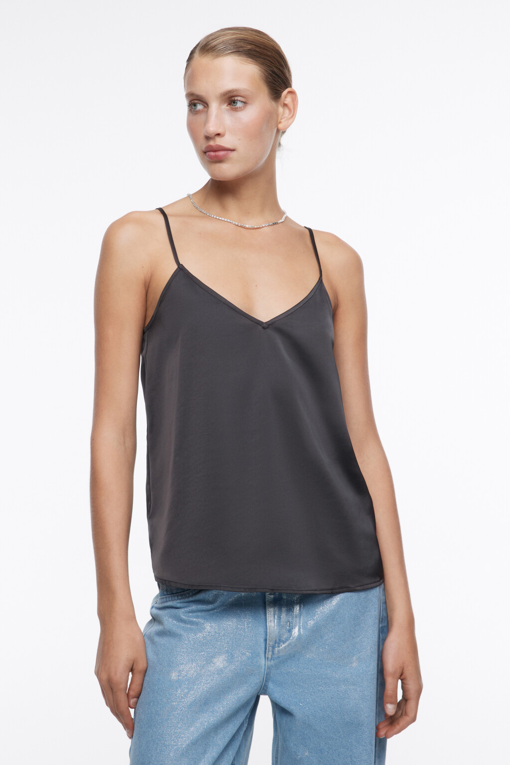 Блузка-майка EVA атласная на тонких бретельках - цвет черный - 3