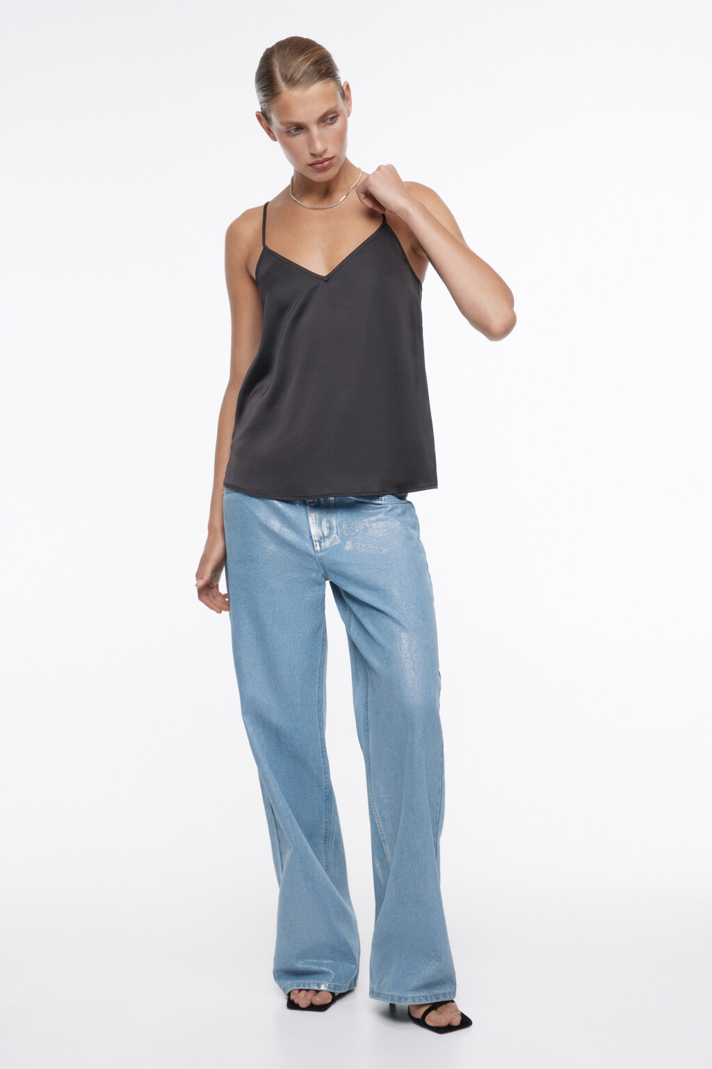 Блузка-майка EVA атласная на тонких бретельках - цвет черный - 6