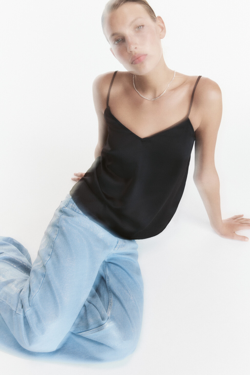 Блузка-майка EVA атласная на тонких бретельках - цвет черный - 1