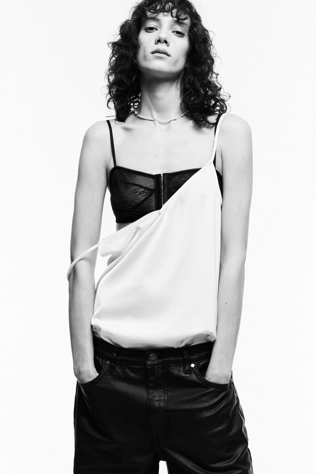 Блузка-майка EVA атласная на тонких бретельках - цвет белый - 8