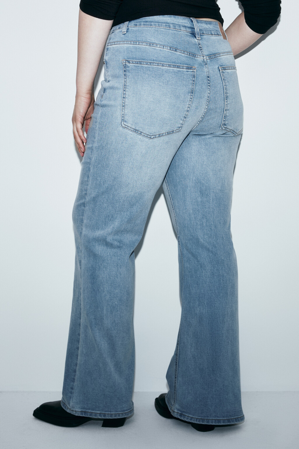 Джинсы клеш с высокой посадкой - цвет голубой - 4