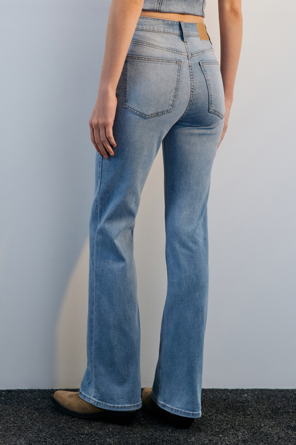Джинсы клеш с высокой посадкой - цвет голубой - 4