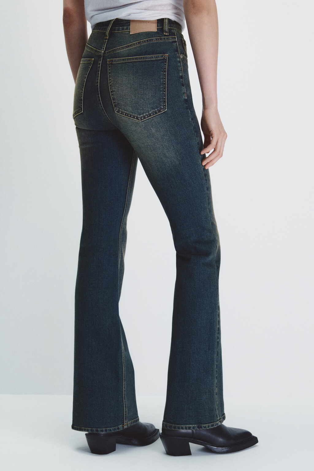 Джинсы клеш с высокой посадкой - цвет темный тинт - 3