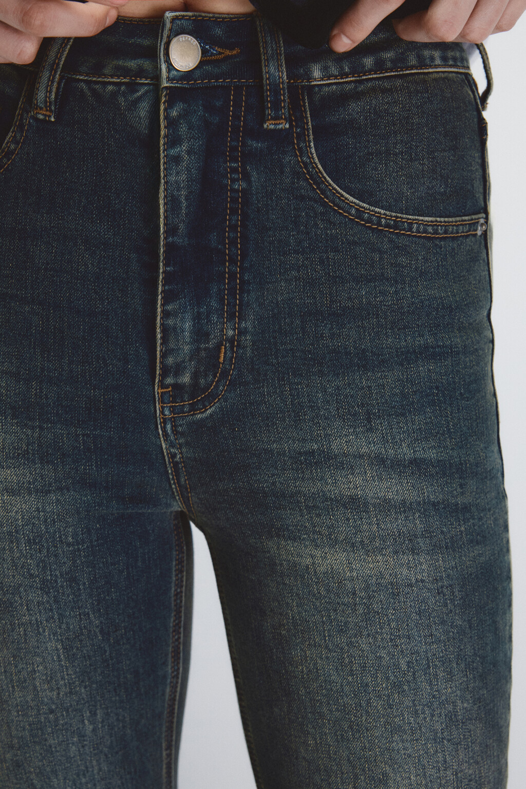 Джинсы клеш с высокой посадкой - цвет темный тинт - 4