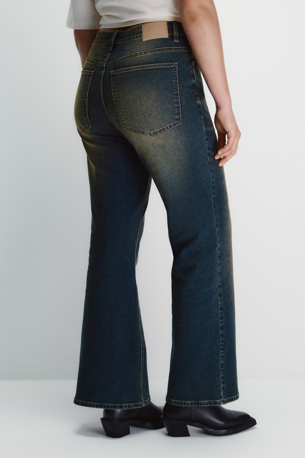 Джинсы клеш с высокой посадкой - цвет темный тинт - 3