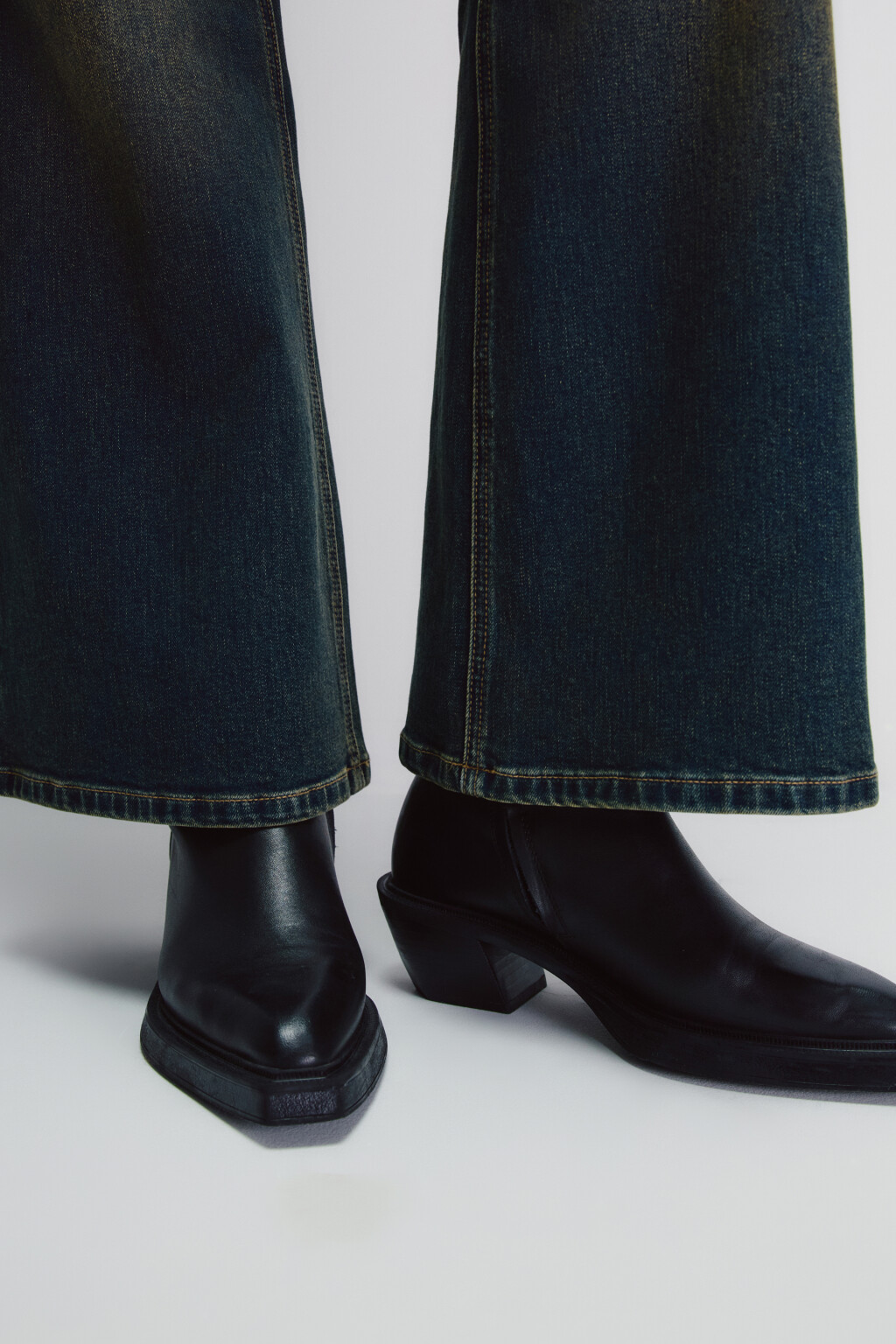 Джинсы клеш с высокой посадкой - цвет темный тинт - 6