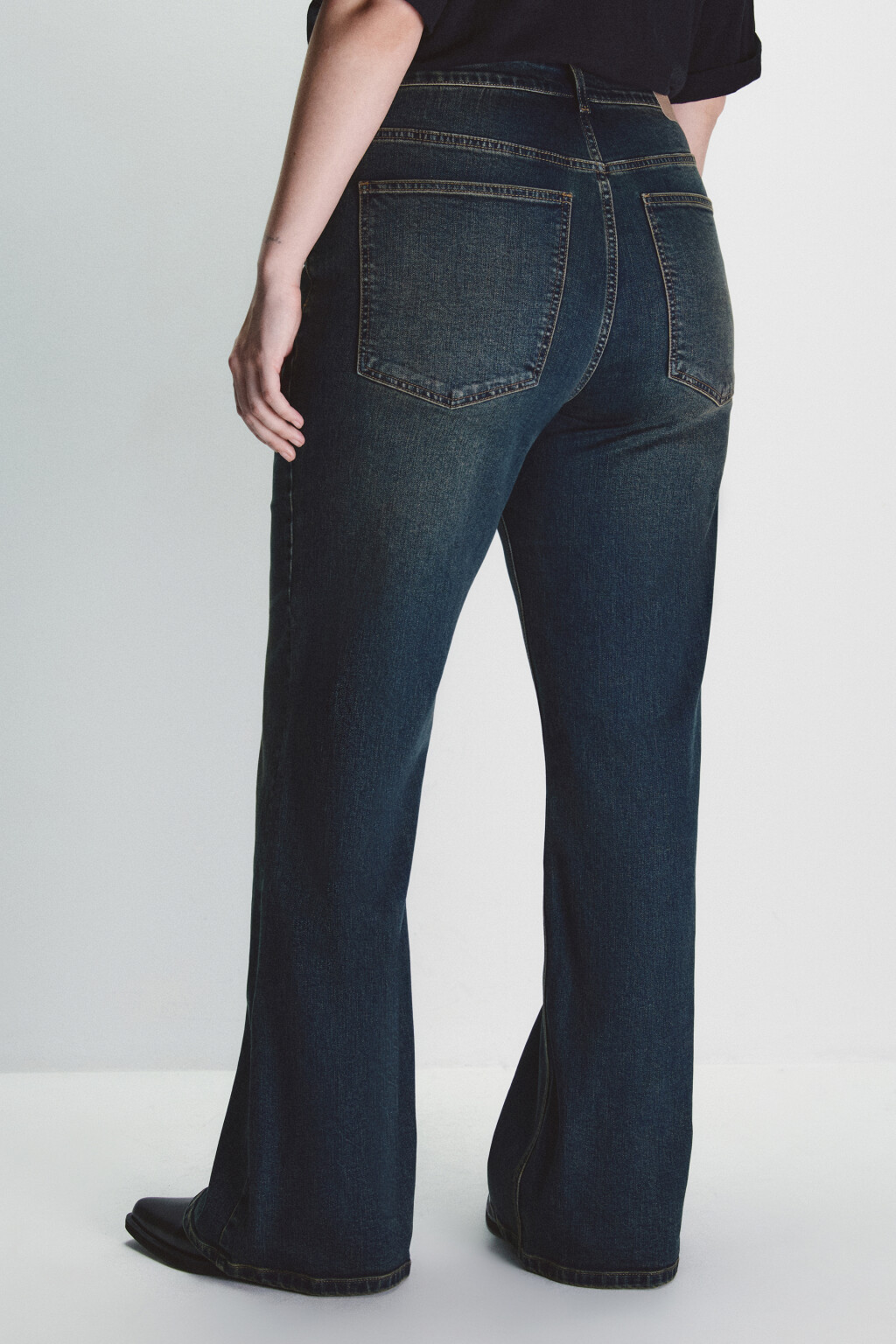 Джинсы клеш с высокой посадкой - цвет темный тинт - 3