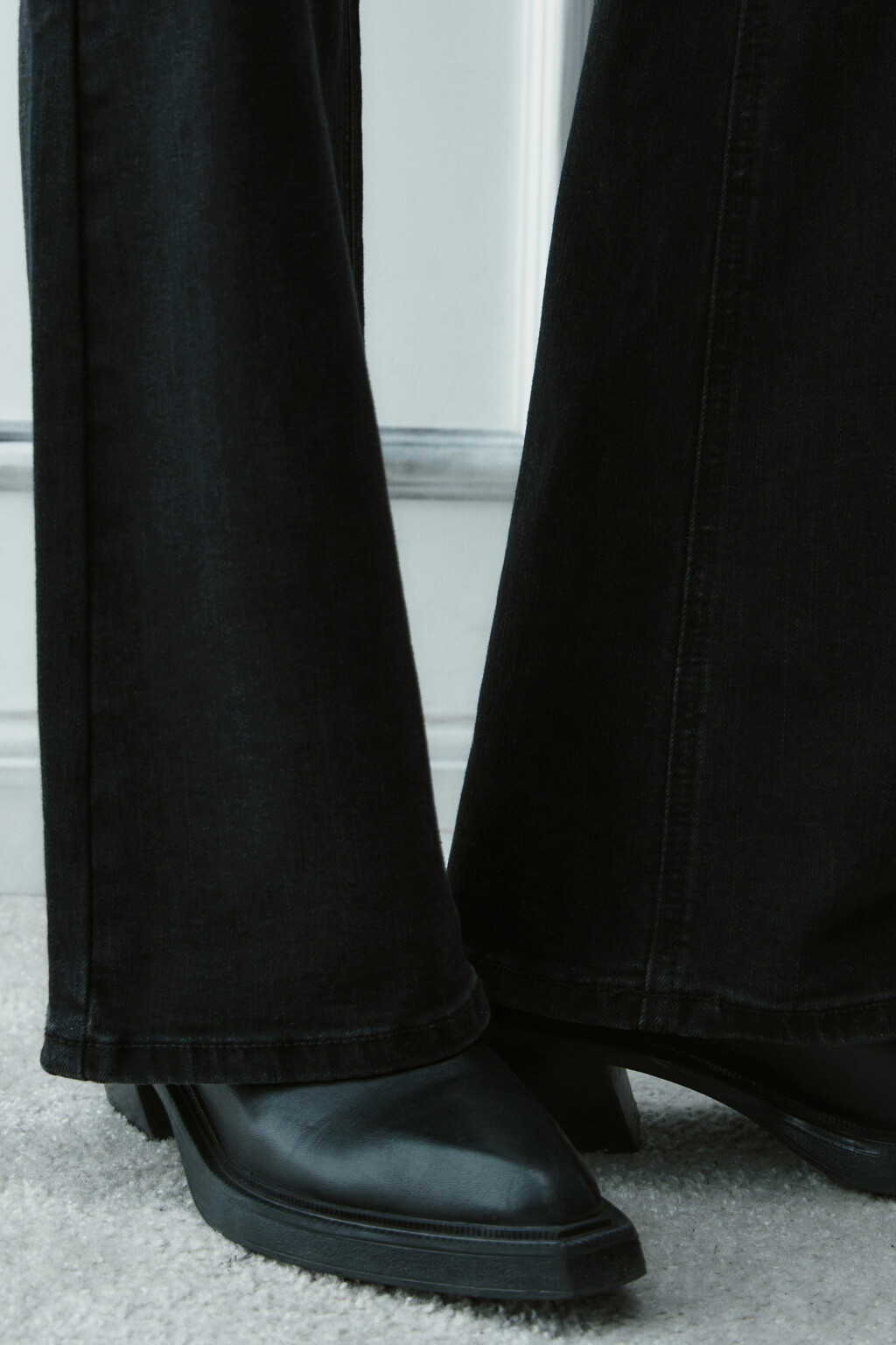 Джинсы клеш с высокой посадкой - цвет черный - 4