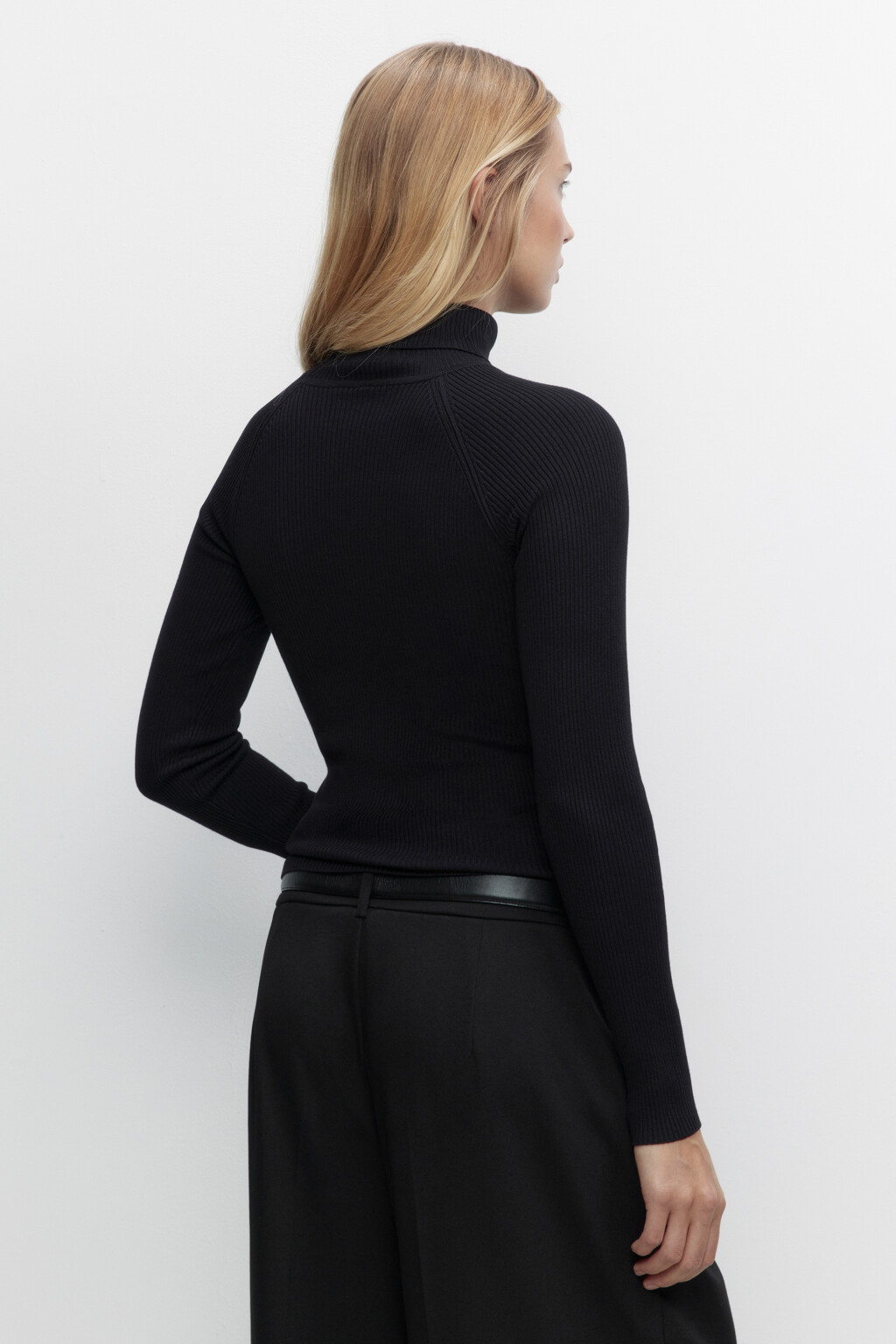 Водолазка GINA вискозная с рукавами реглан - цвет черный - 4