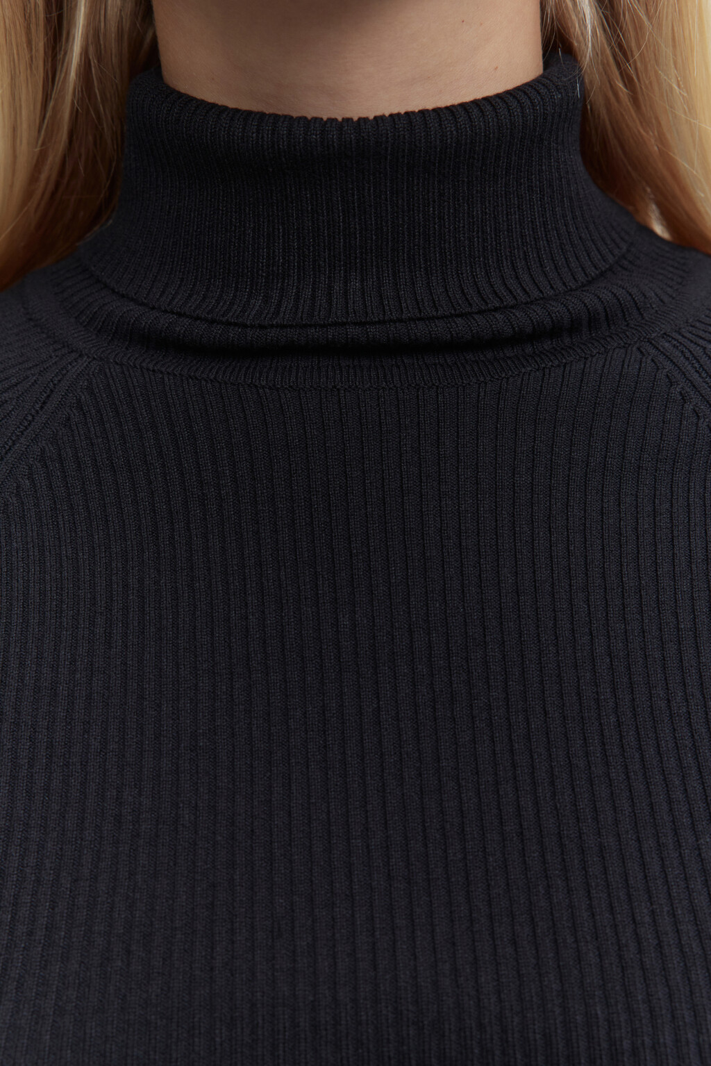 Водолазка GINA вискозная с рукавами реглан - цвет черный - 5