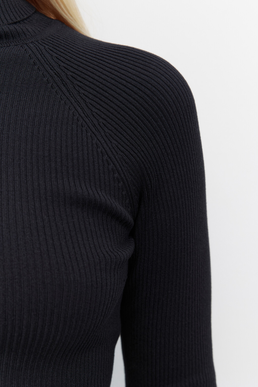 Водолазка GINA вискозная с рукавами реглан - цвет черный - 6