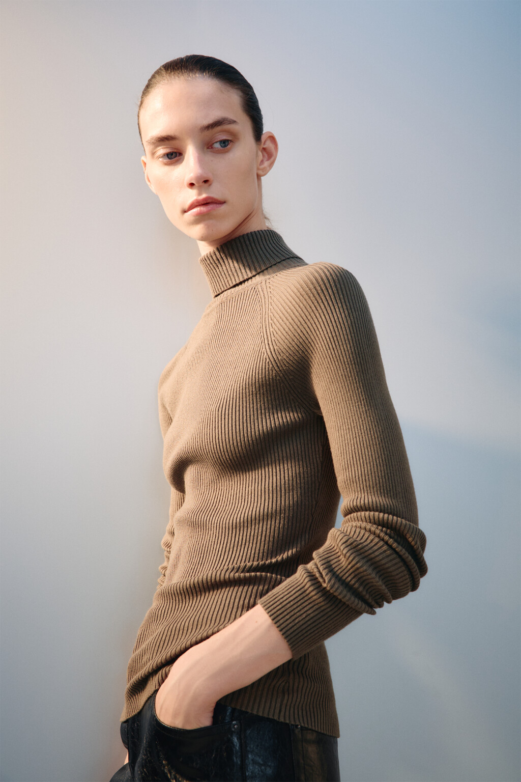 Водолазка вискозная в рубчик - цвет зеленый - 1