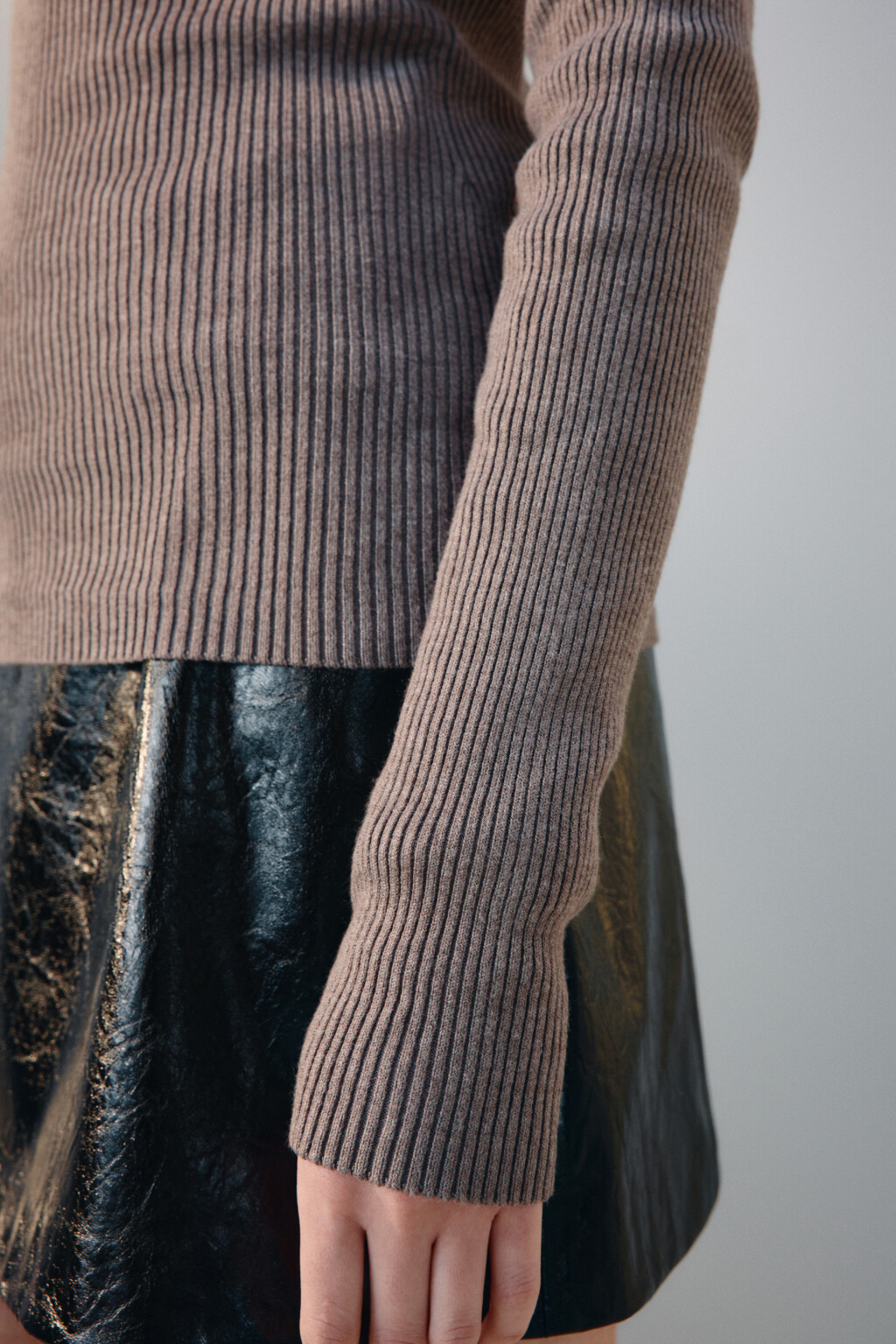 Водолазка вискозная в рубчик - цвет бежевый - 7