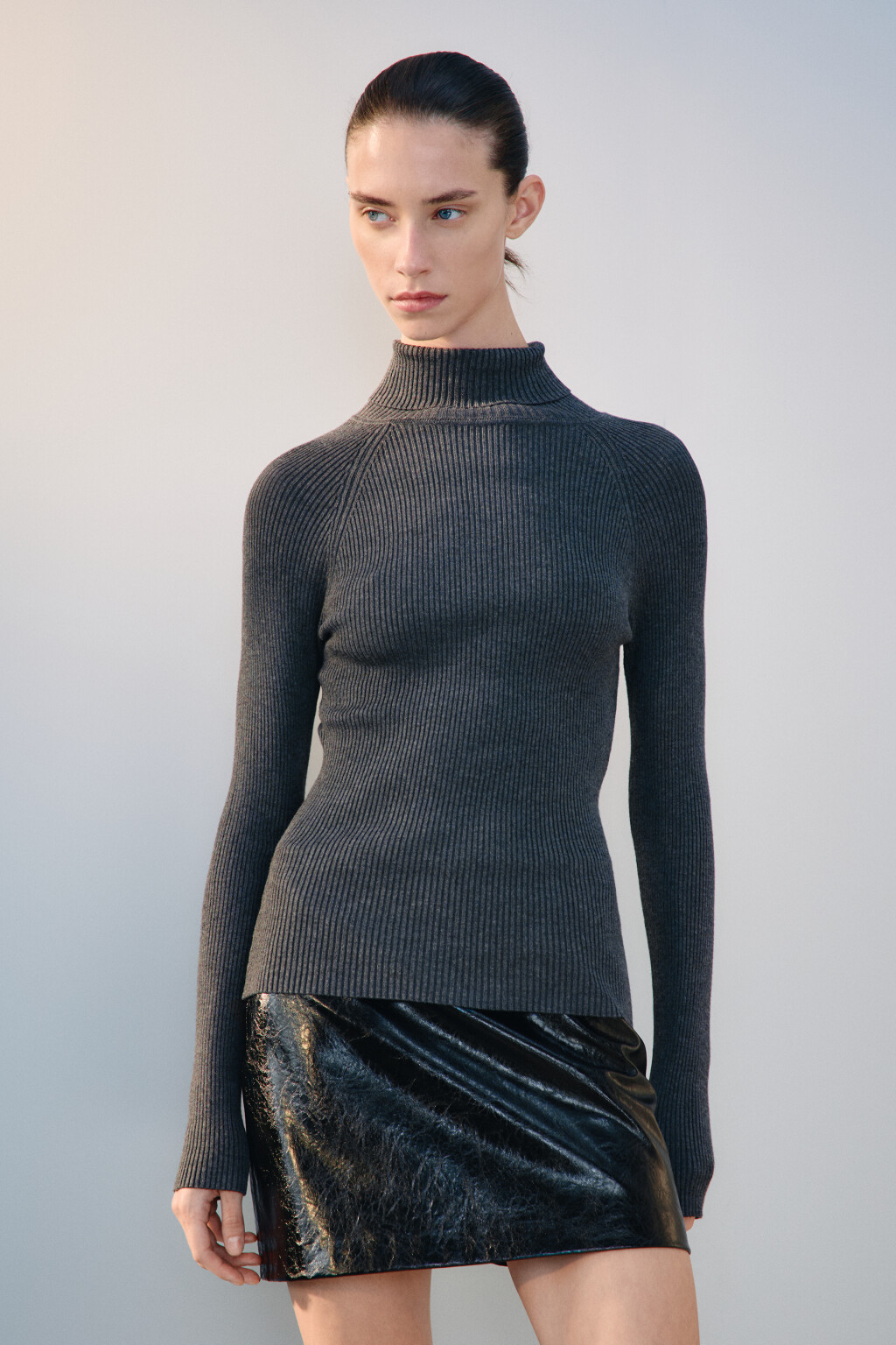 Водолазка вискозная в рубчик - цвет серый - 2